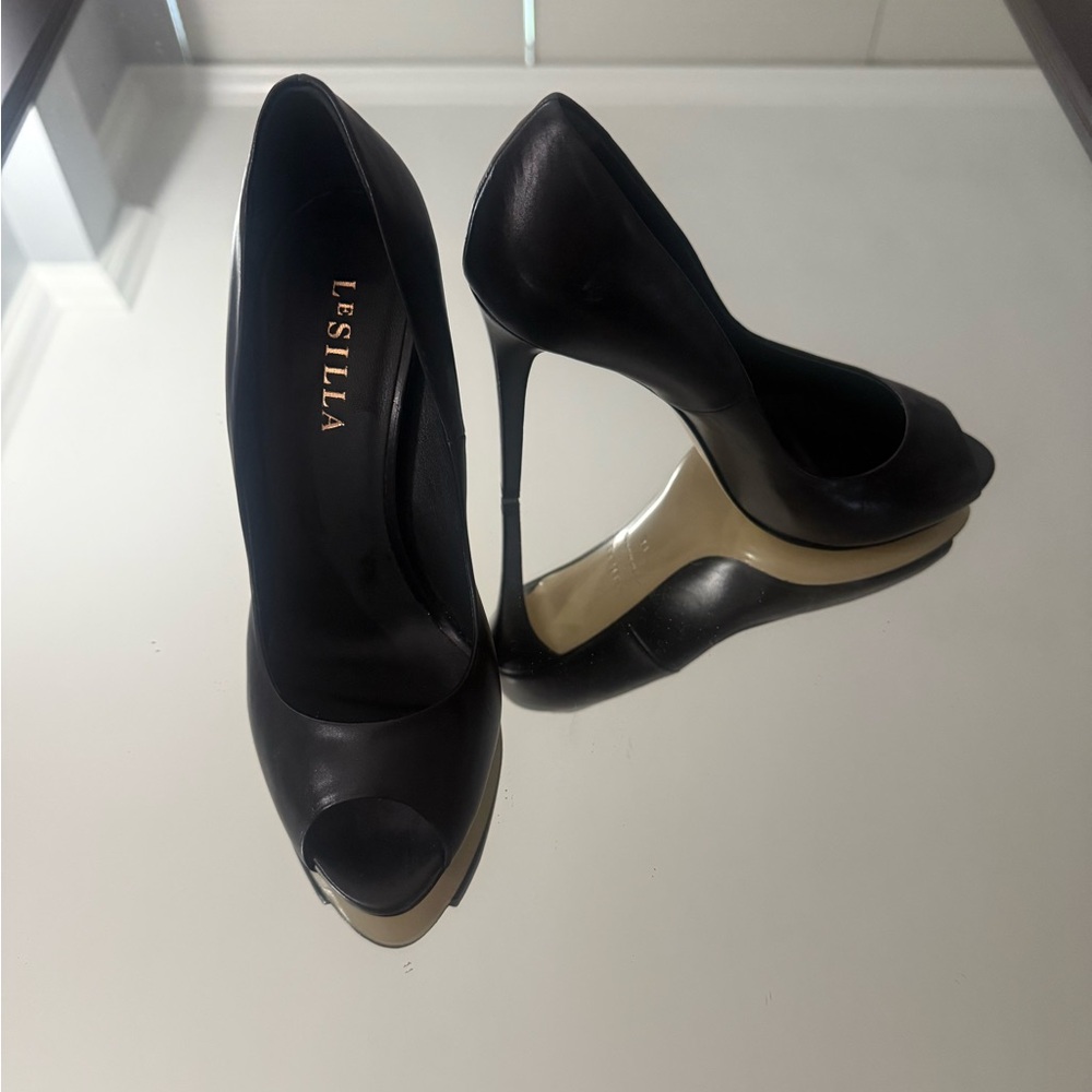 🎁SOLD🎁  Le Silla Black Leather Peep Toe Heels pumps ❤️ Made in Italy 39 ❤️ 8.5